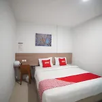 Oyo 90830 Multatuli Guest House