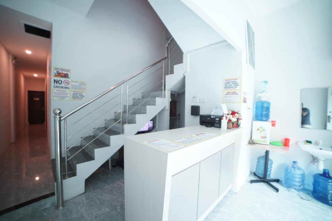Oyo 90830 Multatuli Medan