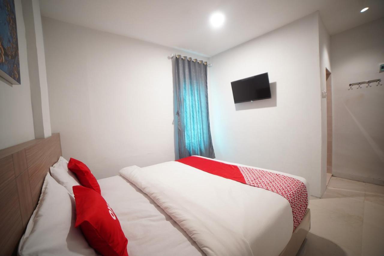 Oyo 90830 Multatuli Hotel